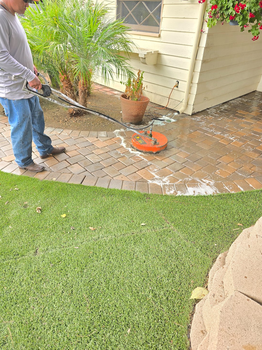 Premier Walkway and Driveway Surface Cleaning & Sealing in Thousand Oaks, CA